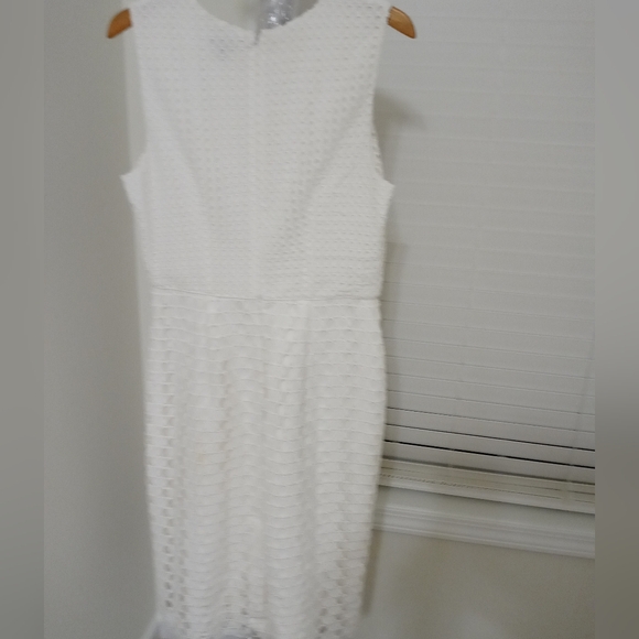 ANN TAYLOR White Eyelet Circular Pattern Unique Design Throughout - Picture 5 of 5